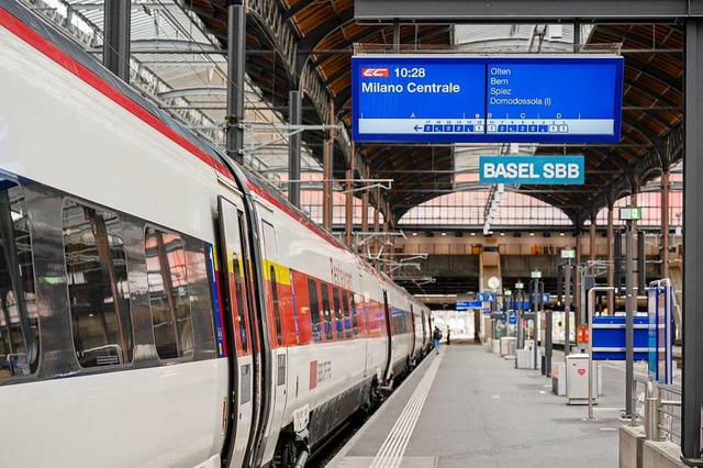 Im Bahnhof SBB verkehren Fernzge in alle Himmelsrichtungen.  | Foto: SBB