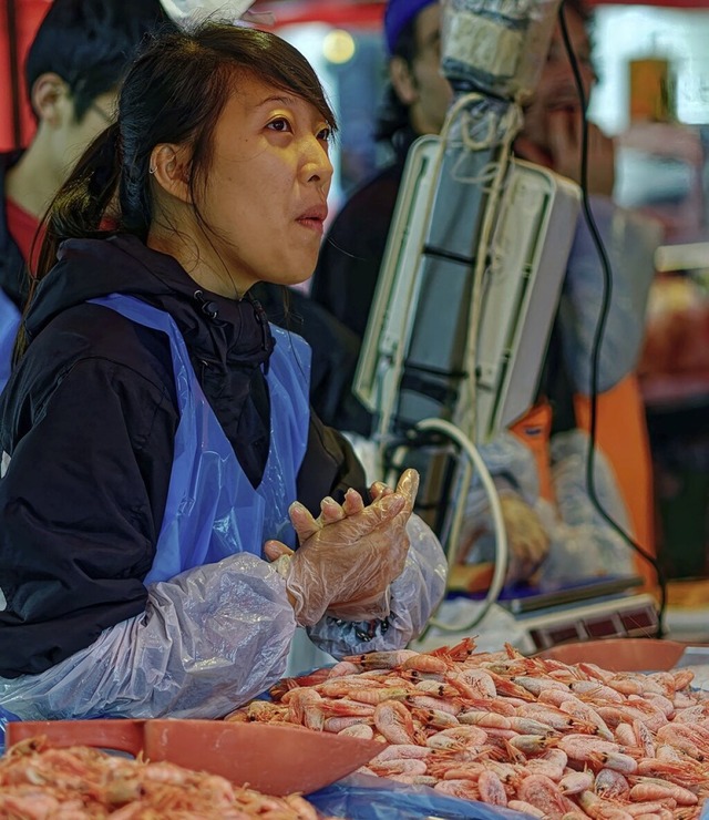 Auf dem Torget-Fischmarkt swingt die Stadt.  | Foto: Thomas Schneider