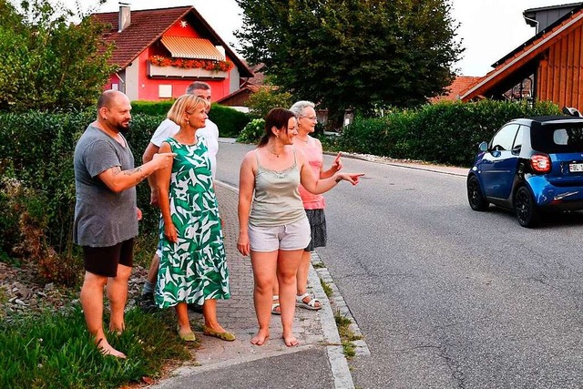 Anwohner der Schopfheimer Strae,  (vo...n eine Verlngerung der Tempo-30-Zone.  | Foto: Heinz und Monika Vollmar