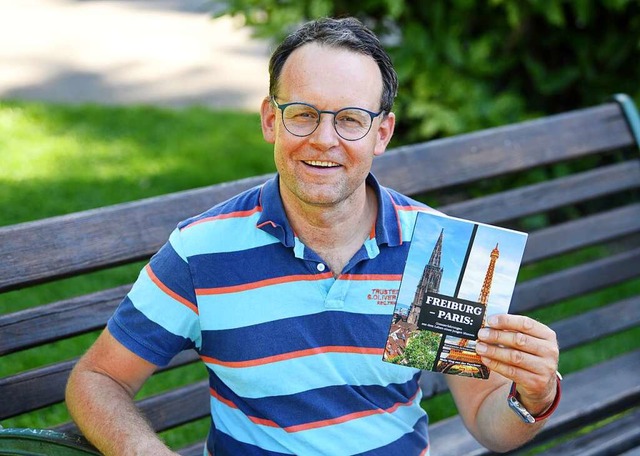 Konstantin Schwarzmller mit seinem Buch  | Foto: Rita Eggstein