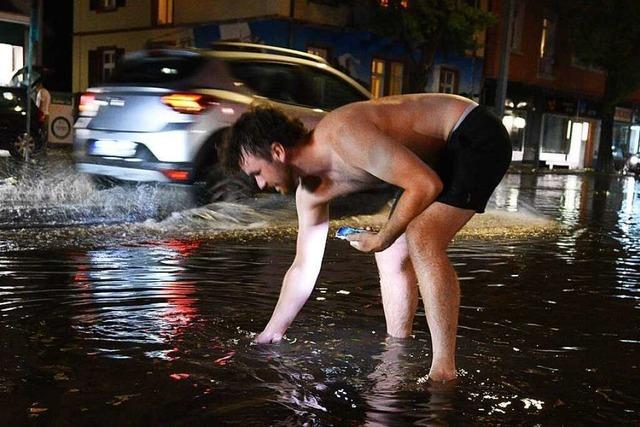 Unwetter in Freiburg: Instagram-Videos zeigen geflutete Straen und Keller