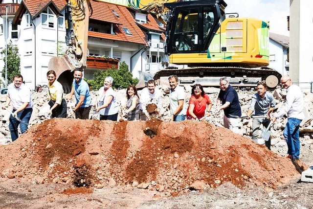 Spatenstich fr den Neubau eines Wohng...der Kohlenbacher Strae 4 in Waldkirch  | Foto: Gabriele Zahn