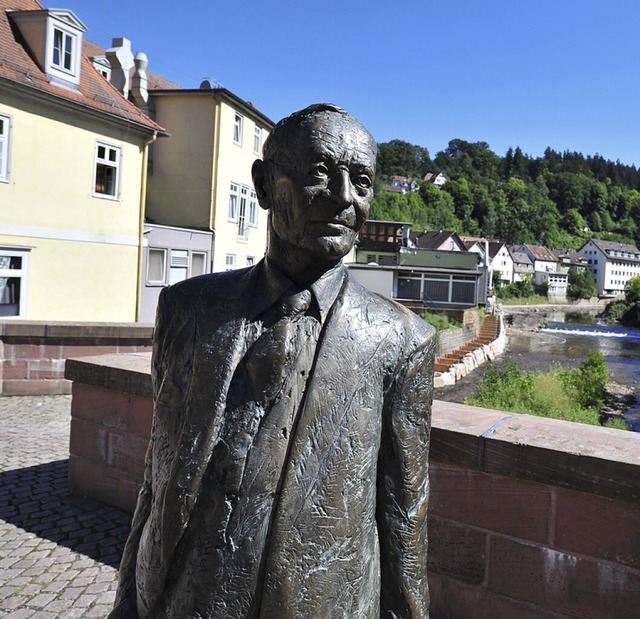 Die Statue von Hermann Hesse in Calw  | Foto: Jan-Philipp Strobel