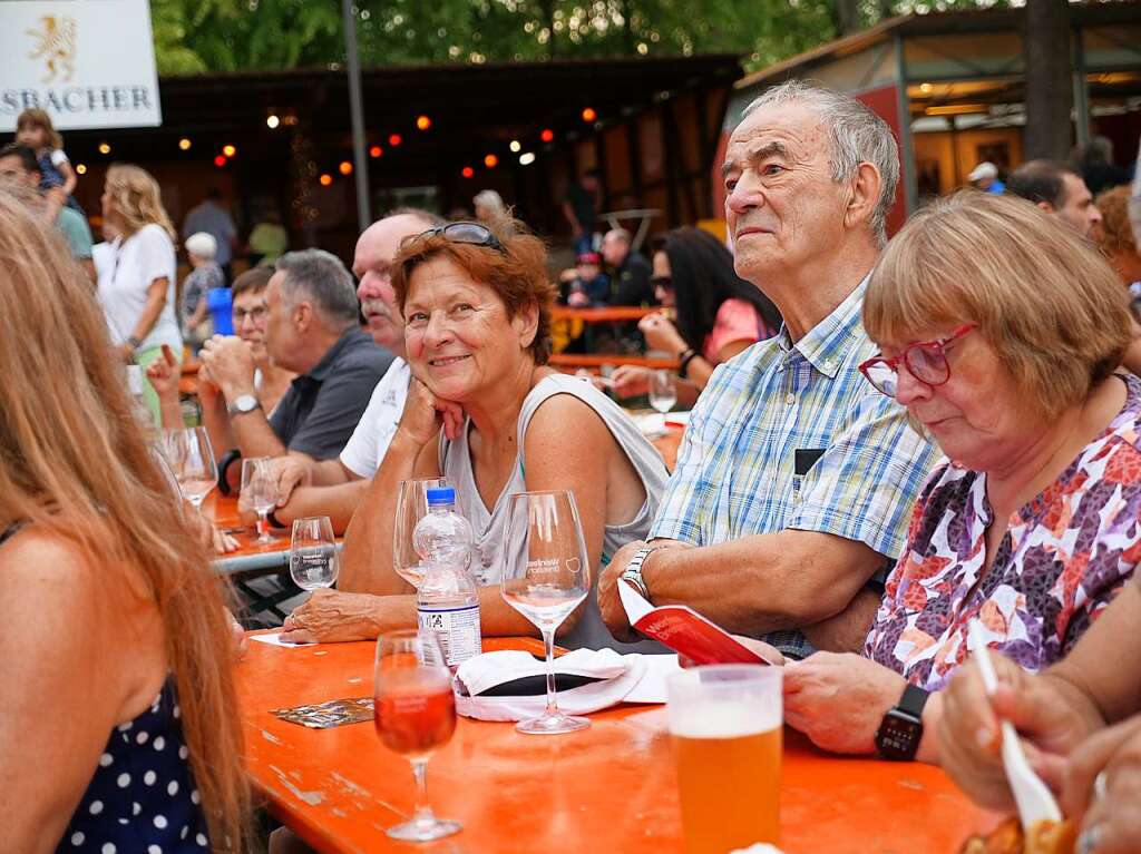 Ausgelassene Stimmung herrschte am Erffnungstag des Breisacher Weinfests.