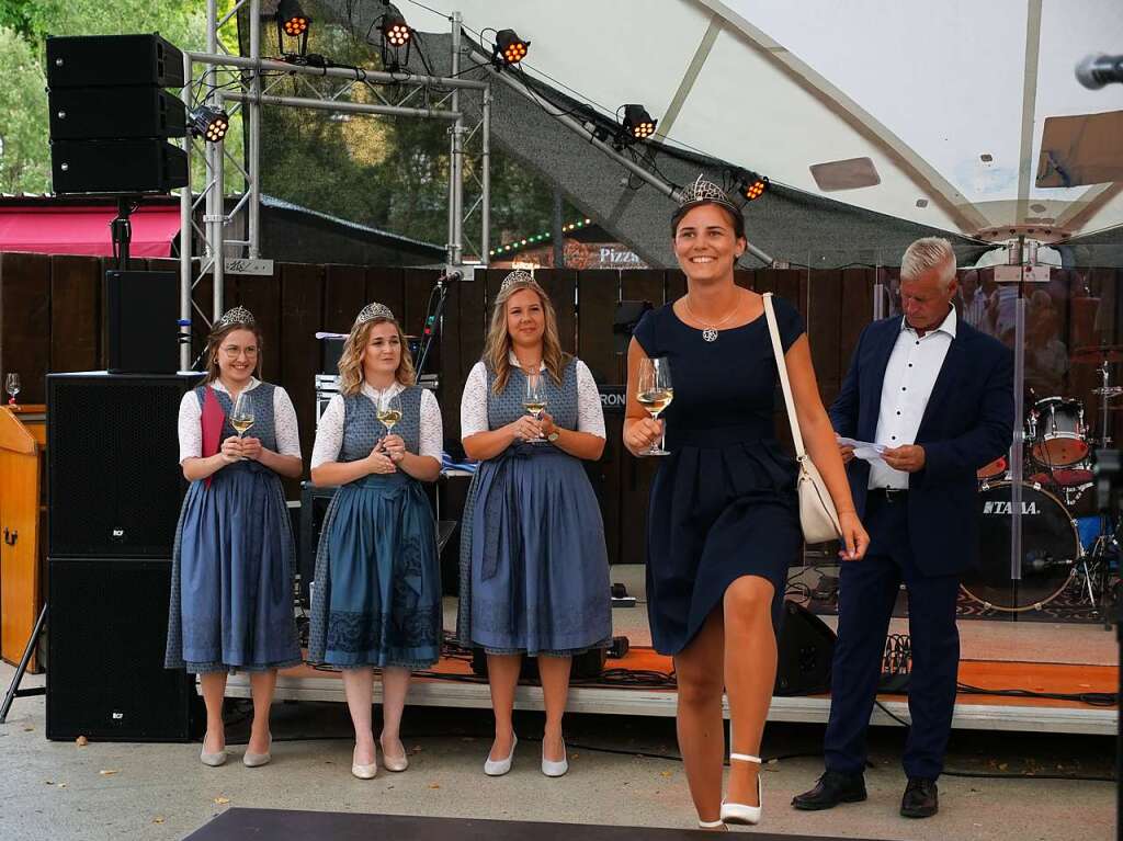 Ausgelassene Stimmung herrschte am Erffnungstag des Breisacher Weinfests.