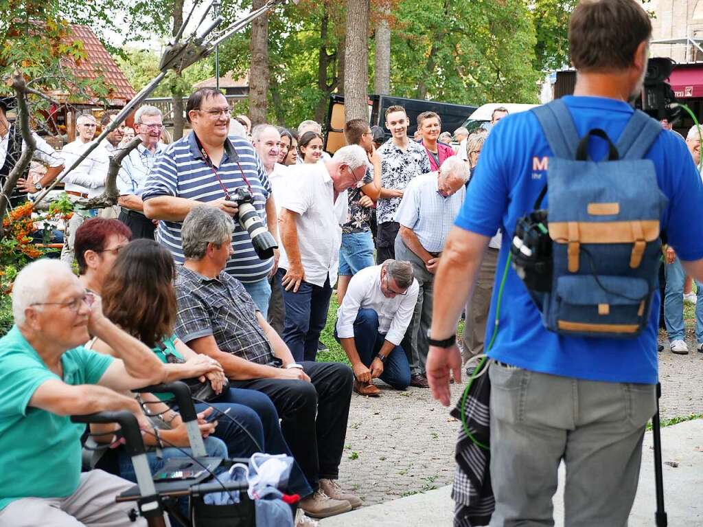 Ausgelassene Stimmung herrschte am Erffnungstag des Breisacher Weinfests.