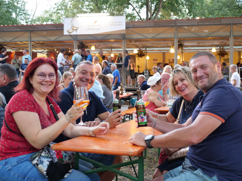 Ausgelassene Stimmung herrschte am Erffnungstag des Breisacher Weinfests.