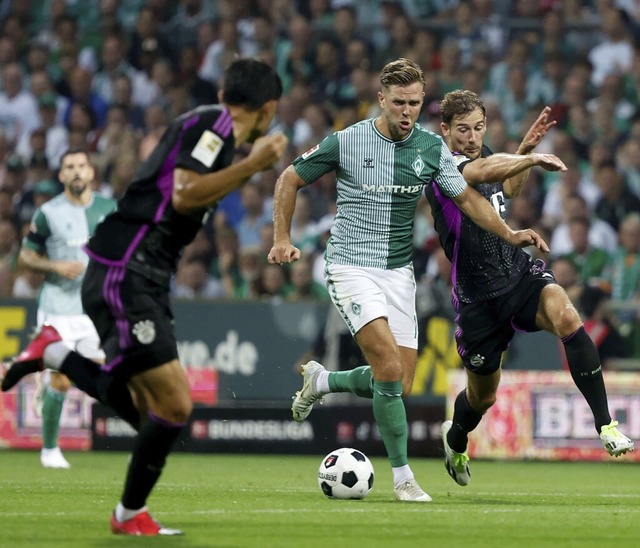 Niclas Fllkrug, hier am Ball beim 0:4...oder doch noch wechselt, ist ungewiss.  | Foto: Axel Heimken (dpa)