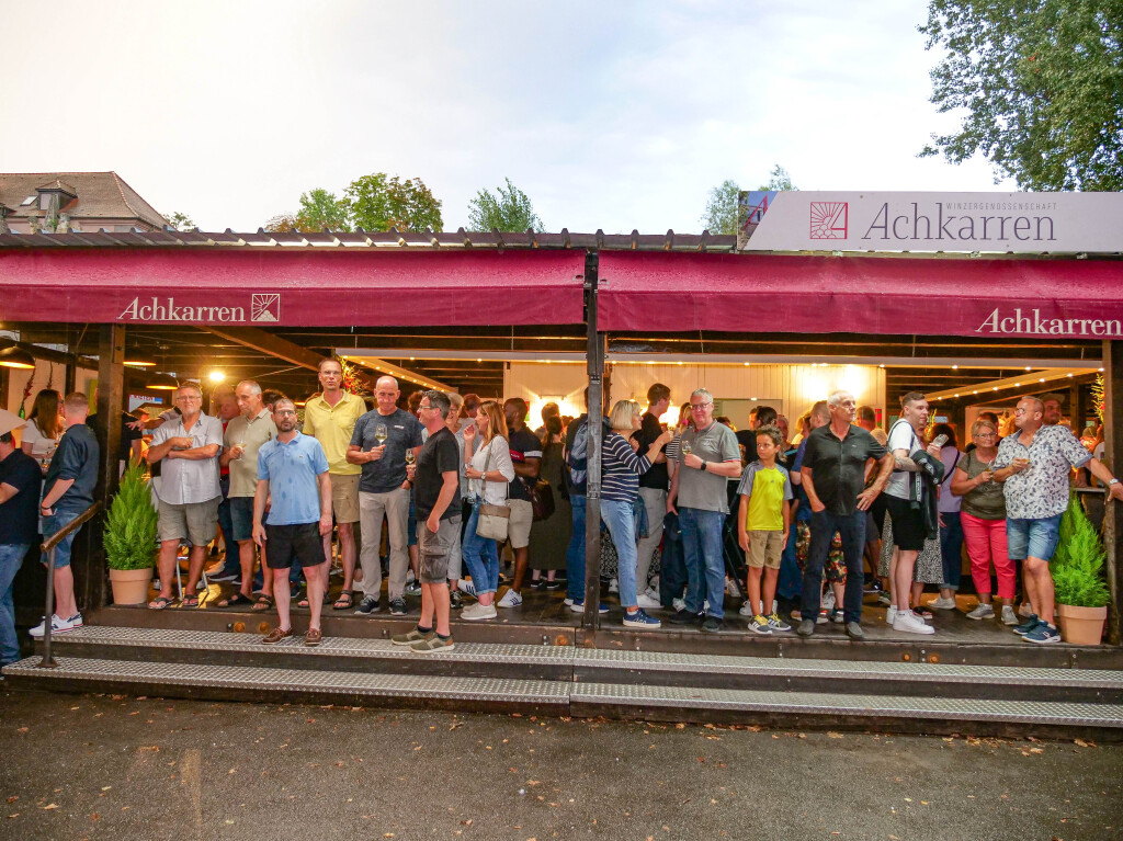 Ausgelassene Stimmung herrschte am Erffnungstag des Breisacher Weinfests.