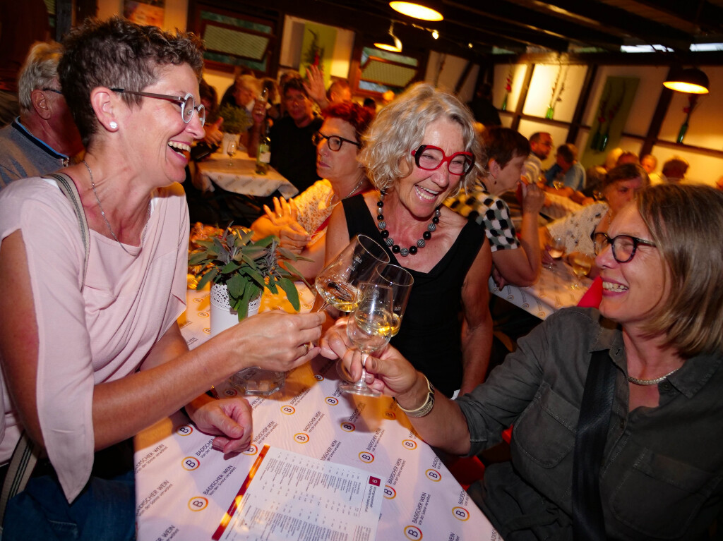 Ausgelassene Stimmung herrschte am Erffnungstag des Breisacher Weinfests.