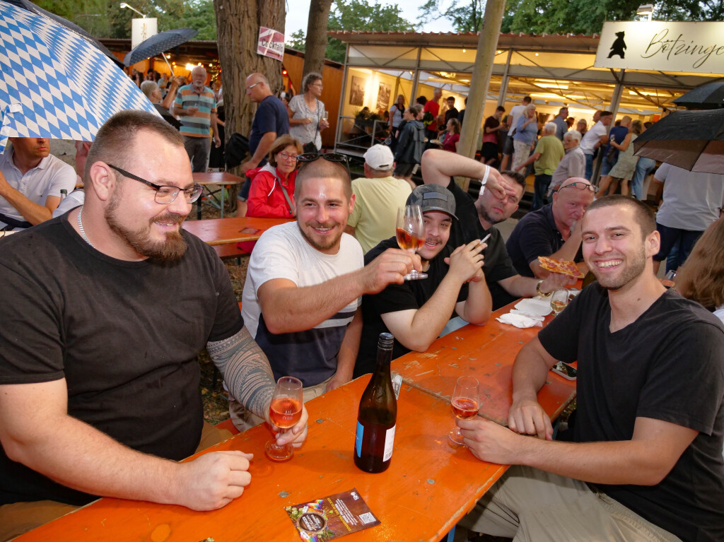 Ausgelassene Stimmung herrschte am Erffnungstag des Breisacher Weinfests.