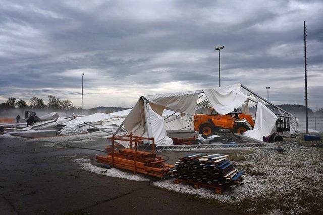 Unwetter in Bayern wirft Bierzelt um und verletzt zwlf Menschen