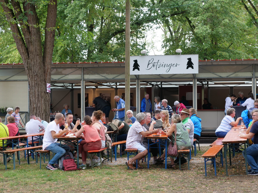 Ausgelassene Stimmung herrschte am Erffnungstag des Breisacher Weinfests.