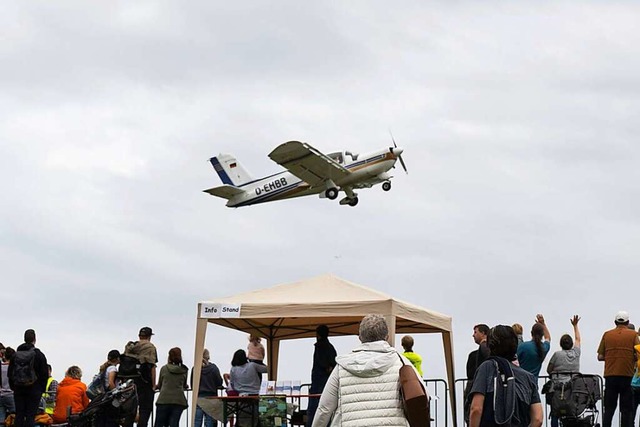 Stndig starteten  am Sonntag in Mllheim  Flugzeuge.  | Foto: Volker Mnch