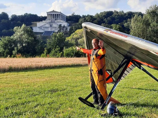 Vom Startplatz auf dem Kandel ist Rola...nten Walhalla bei Regensburg geflogen.  | Foto: Verein