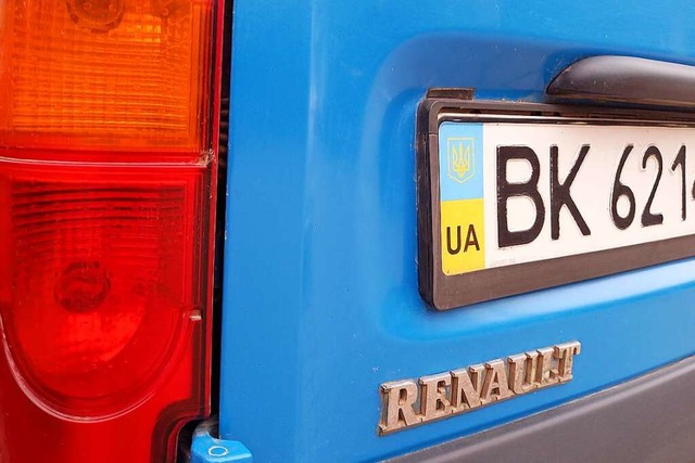 Ein Auto mit ukrainischem Kennzeichen (Symbolbild)  | Foto: Sebastian Barthmes