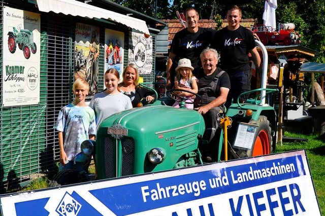 Nicht nur Heiner Kiefer (sitzend), Mic...er machen bei der Brauchtumsschau mit.  | Foto: Sophia Hesser