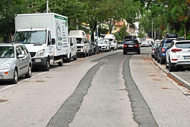 Der holprige Straßenbelag in Freiburgs Ferdinand-Weiß-Straße ist nur ein Provisorium
