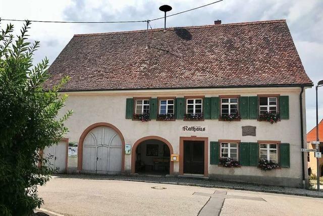 Rathaus in Kandern-Tannenkirch hat undichte Fenster – nun soll die Sanierung starten