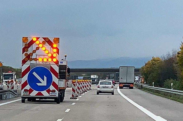 Vor einer Baustelle auf der Autobahn w...Reiverschlussverfahren. (Archivbild).  | Foto: Helmut Seller