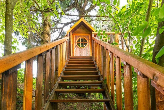 Der Campingplatz in Gurtweil hat ein Baumhaus.  | Foto: Wilfried Dieckmann