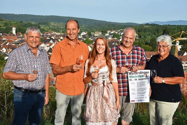 Laden am kommenden Wochenende zum Wein...n) und Iris Schillinger (Musikverein).  | Foto: Benedikt Sommer