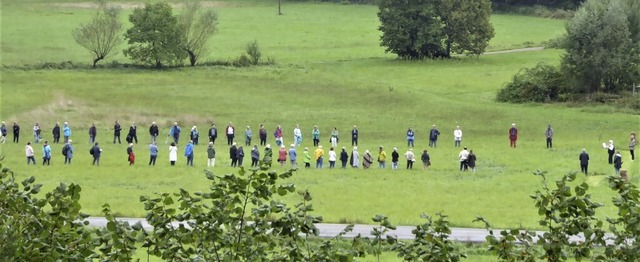 Viele Besucher kamen  zur musikalisch-...auf der Wiese beim Kloster Tennenbach.  | Foto: Ehrhard Schulz