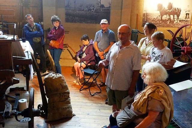 Der Landwirt und Winzer Trautwein Bach...n die frhere Arbeitsweise der Bauern.  | Foto: Roswitha Frey