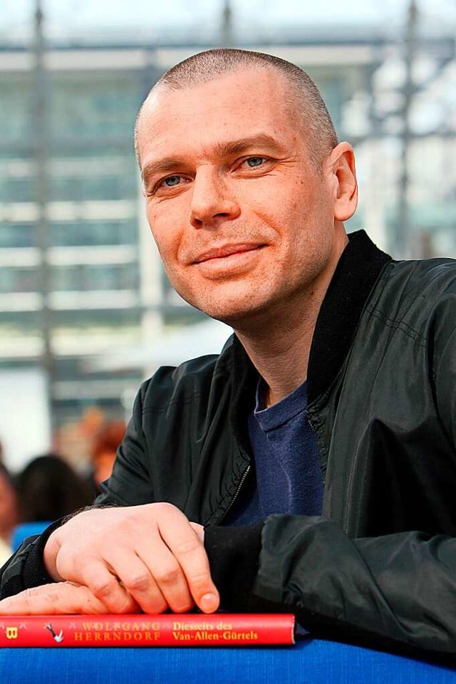 Wolfgang Herrndorf 2007 auf der Buchmesse in Leipzig.  | Foto: Erwin Elsner (dpa)