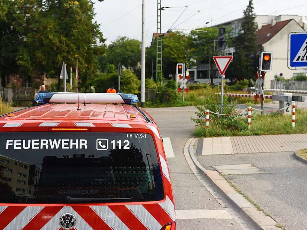 Auch die geschlossenen Bahnschranken sind ein Hindernis.