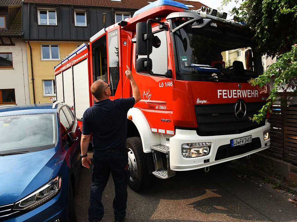 Es geht nicht mehr weiter: Dominik Weber sagt Dominik Brgin, dass er wieder rckwrts raus muss.