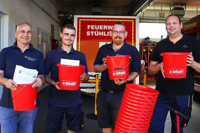 Die Abteilung Stadt Sthlingen verteil...Brandfall keine Feuerwehr kommen kann.  | Foto: Yvonne Wrth