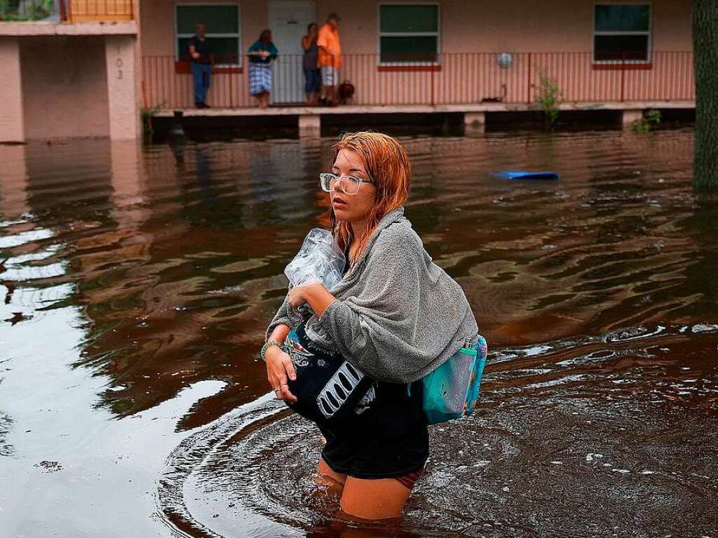 berschwemmung, Zerstrung, Blackout: Der Hurrikan Idalia trifft an der Westkste Floridas an Land. Die Sturmflut sorgt fr gefhrliches Hochwasser – in 200 000 Haushalten fiel der Strom aus.