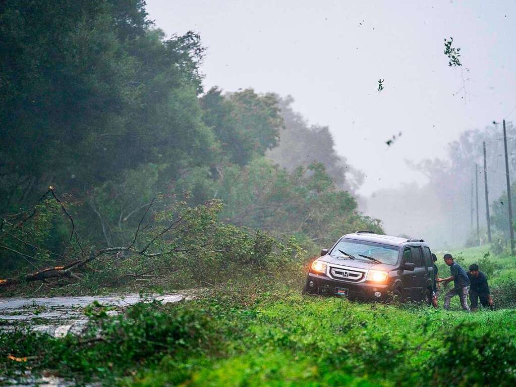 berschwemmung, Zerstrung, Blackout: Der Hurrikan Idalia trifft an der Westkste Floridas an Land. Die Sturmflut sorgt fr gefhrliches Hochwasser – in 200 000 Haushalten fiel der Strom aus.