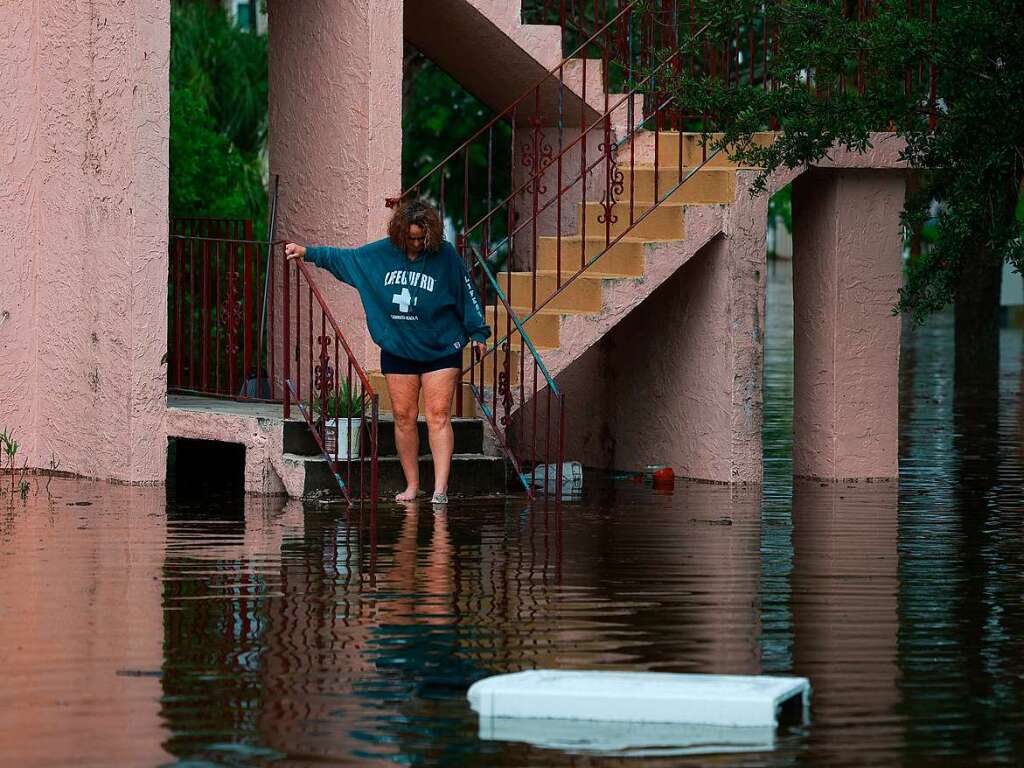 berschwemmung, Zerstrung, Blackout: Der Hurrikan Idalia trifft an der Westkste Floridas an Land. Die Sturmflut sorgt fr gefhrliches Hochwasser – in 200 000 Haushalten fiel der Strom aus.