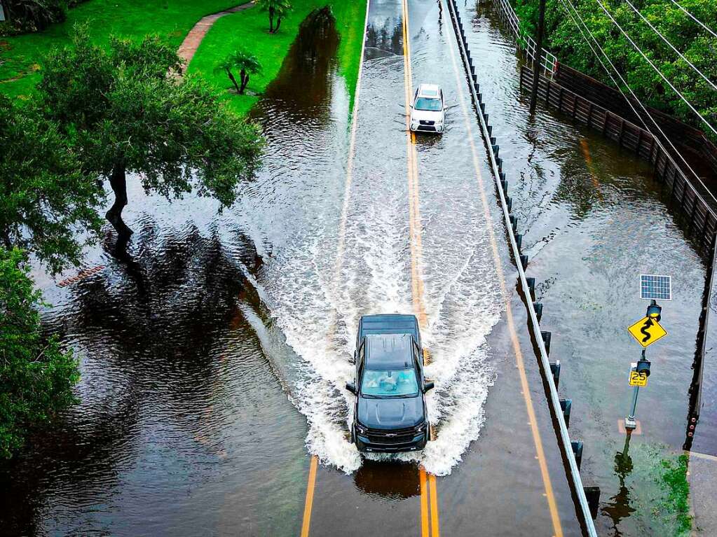 berschwemmung, Zerstrung, Blackout: Der Hurrikan Idalia trifft an der Westkste Floridas an Land. Die Sturmflut sorgt fr gefhrliches Hochwasser – in 200 000 Haushalten fiel der Strom aus.