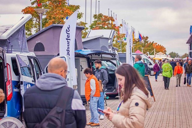 Auch auf dem Freigelnde vor den Messe...sich verschiedene Fahrzeuge anschauen.  | Foto: FWTM Fotografie mit Harmonie - Francesco Sabatino