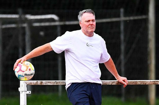 Ruhig dem Spiel zu schauen: Das ist ei...die Art von SCL-Sportchef Petro Müller | Foto: Wolfgang Künstle Ruhig dem Spiel zu schauen: Das ist ei...die Art von SCL-Sportchef Petro Müller | Foto: Wolfgang Künstle