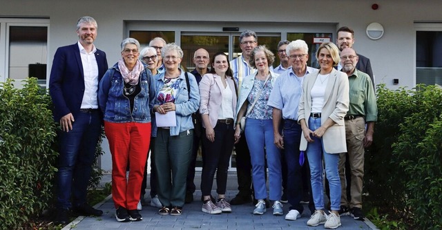 Jonas Hoffmann (links) war zu Besuch im Hausener  Pflegeheim.  | Foto: privat