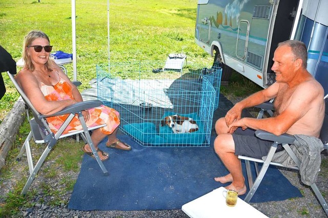 Ein Ehepaar aus Holland geniet den Ur...Wohnmobilstellplatz in Menzenschwand.   | Foto: Christiane Sahli