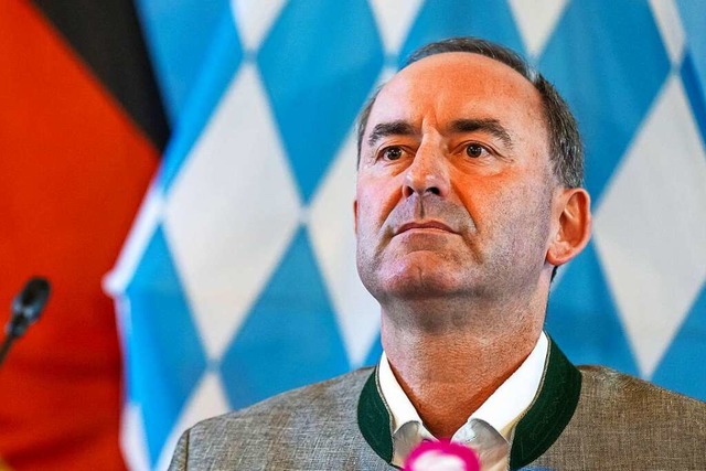 Der bayerische Vize-Regierungschef  Hu...sich erstmals ffentlich entschuldigt.  | Foto: Peter Kneffel (dpa)