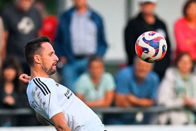 Den Ball nie aus den Augen verlieren<p... wenn er sich dafr verbiegen musste.   | Foto: Wolfgang Scheu