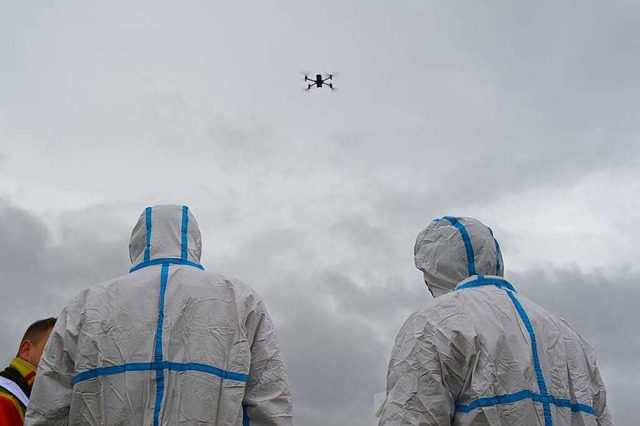 Die Drohnengruppe Ost der Freiwilligen...tes Wildschwein im Wald gesucht wurde.  | Foto: Sebastian Heilemann