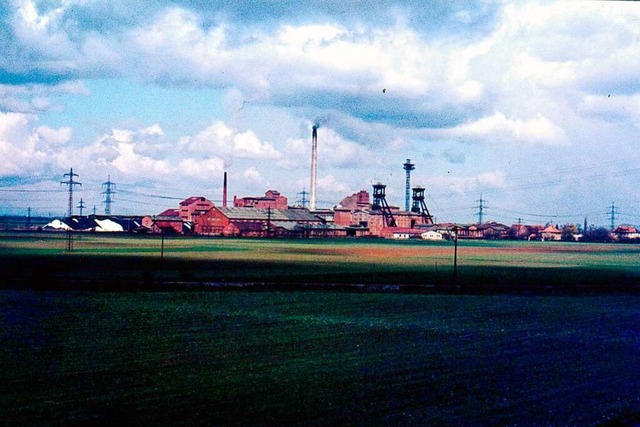 In den 1960er-Jahren florierte das Kal...s ist Streusalz unter Planen zu sehen.  | Foto: Lothar Panterodt