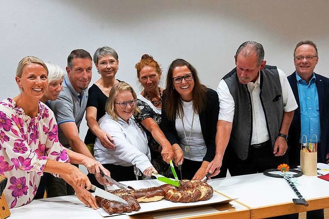 Schlsselmoment: Der Gemeinderat mit C...ptamtsleiter Christoph Croin (rechts).  | Foto: Volker Mnch