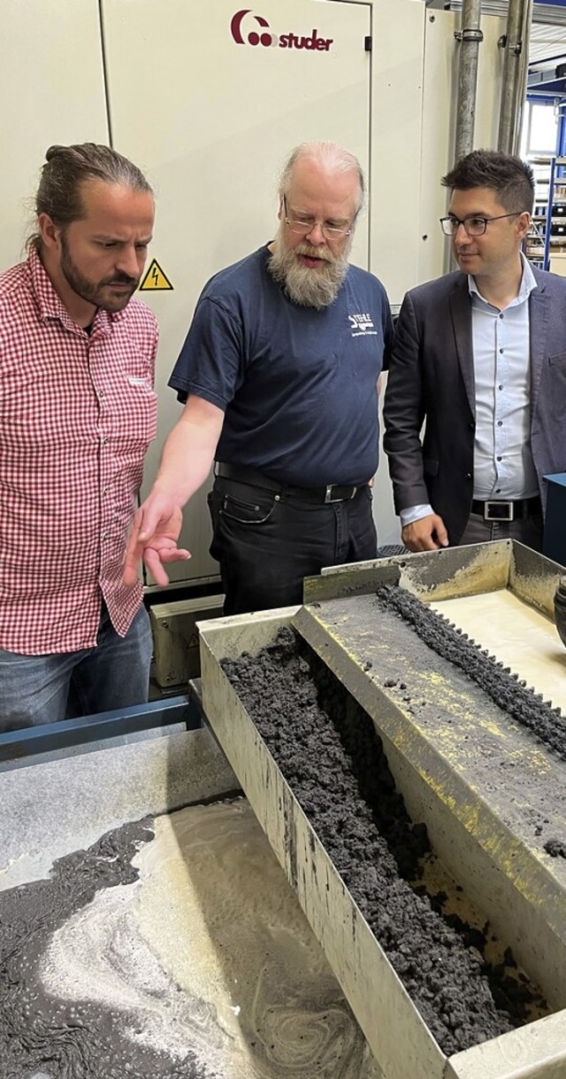 Bei der Stehle-GmbH ist auch Rohstoffr...ukschas, Karl-Heinz Trick, Tayfun Tok.  | Foto: Kreisverband Ortenau der Grnen