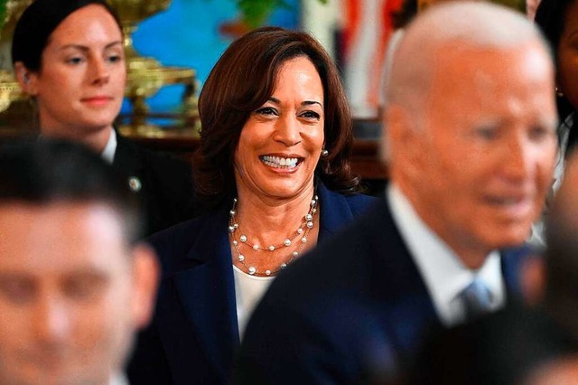 Kamala Harris knnte zwar schlagartig ...ewerte sind noch schlechter als seine.  | Foto: SAUL LOEB (AFP)