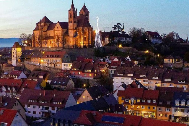 Breisach erstrahlt besonders schn bei Nacht.  | Foto: Dirk Sattelberger