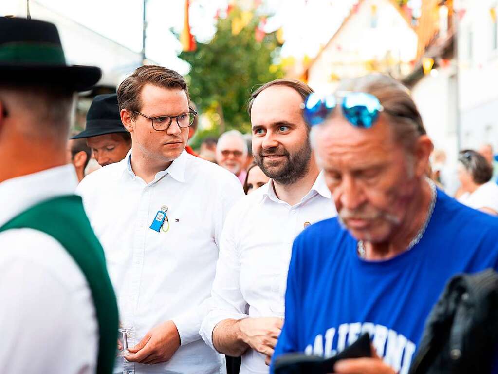 Bei schnstem Wetter wurde am Freitagabend in Pfaffenweiler das Schnecke-Fescht erffnet. Mit guter Laune sind die Besucher und Besucherinnen in das Festwochenende gestartet.