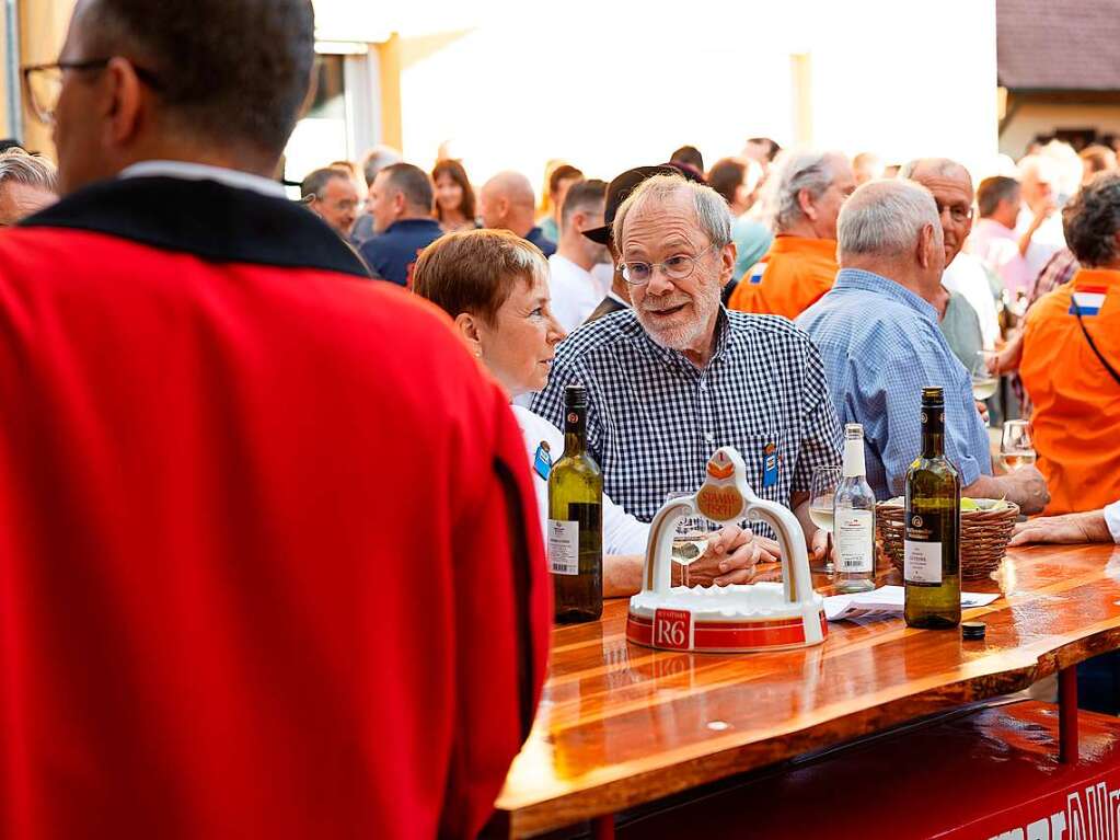 Bei schnstem Wetter wurde am Freitagabend in Pfaffenweiler das Schnecke-Fescht erffnet. Mit guter Laune sind die Besucher und Besucherinnen in das Festwochenende gestartet.